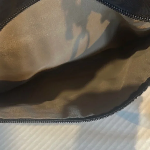 Baggallini Black Crossbody Bag w 4 front zippers back pocket adjustable strap - Picture 10 of 14